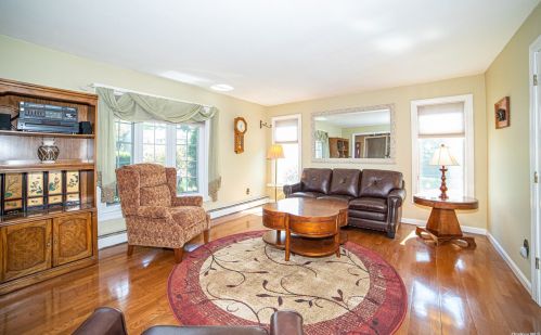 9 Deerfield Ct, Babylon, NY 11702-3611