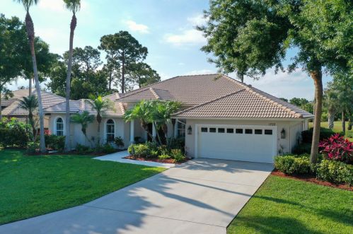 1722 Mockingbird Dr, Fort Pierce FL  34986-2049 exterior