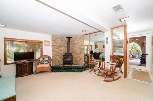 4438 Pescadero Ave, San Diego CA 92107-3629 exterior