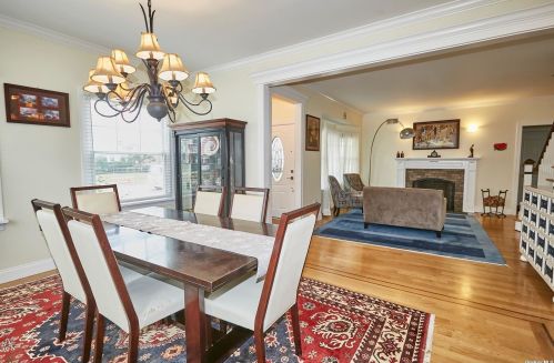 18 Pinewood Ln, New Hyde Park NY  11040-3321 exterior