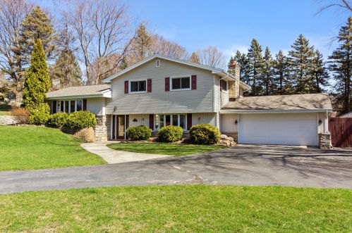 7622 Fielding Ln, Greendale, WI 53129-2107