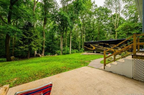 13 Bobwhite Trl, Gales Ferry CT  06335-2002 exterior