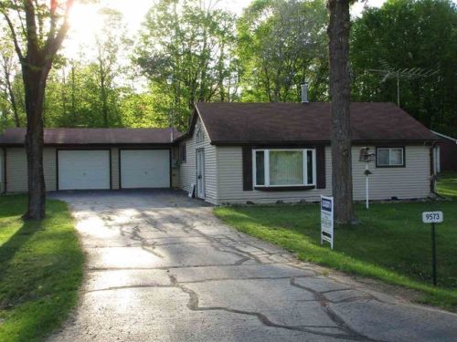 9573 Holt Park Rd, Suring, WI 54174-9681
