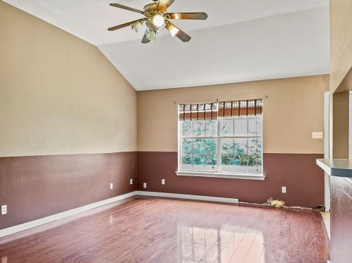 227 Monroe St, Cleburne, TX 76033-9051