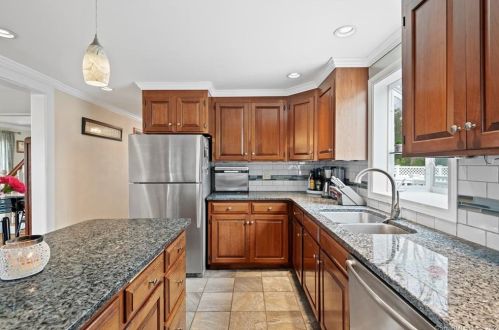 12 Jordan Ter, Waterford, CT 06385-2706