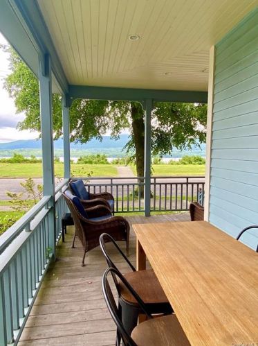 10 Bay View Ter, Newburgh NY  12550-6002 exterior