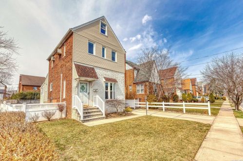 108 Marlboro Rd, Valley Stream, NY 11581-3328