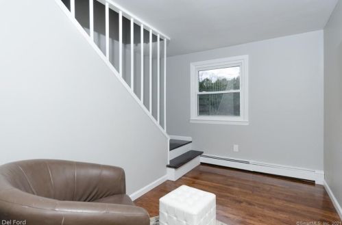 16 Crestview Dr, Uncasville CT  06382-1206 exterior