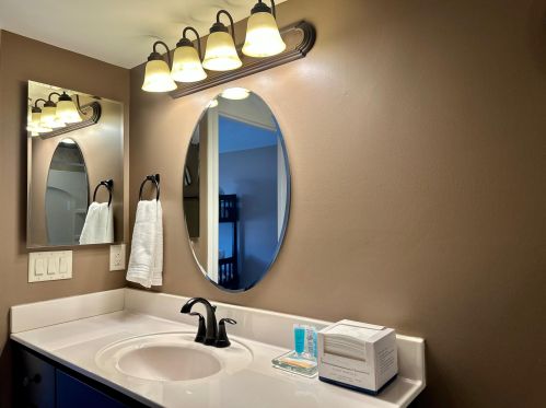 724 Joshua Ln, Lake Geneva WI  53147-4746 exterior