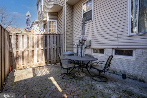 1260 Corbett Pl, Woodbridge VA  22191-1045 exterior