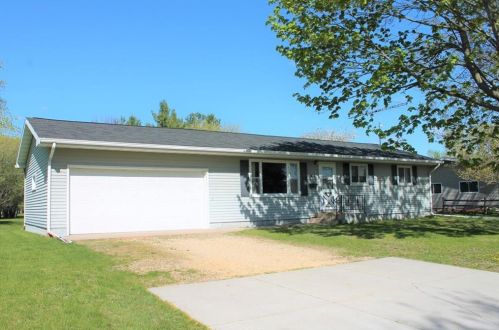 1401 Kausrud St, Rusk, WI 54751-4717
