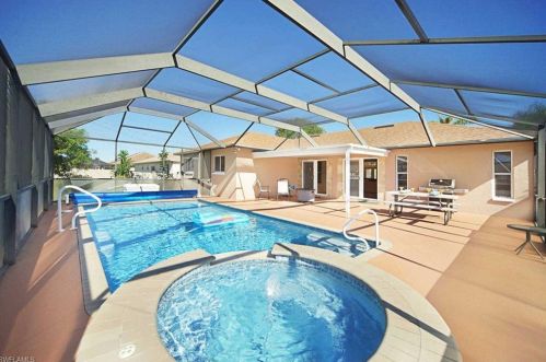 3832 20th Ave, Cape Coral, FL 33914-5556