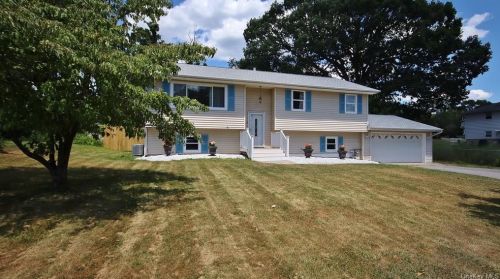 51 Loch Lomond Ln, Middletown, NY 10941-1419