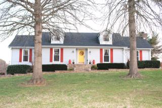 1401 Timberwood Dr, Columbia, TN 38401-5113