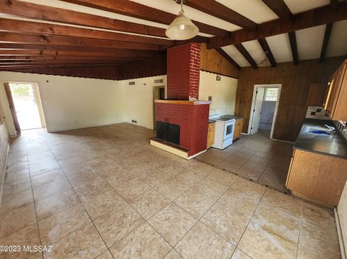 905 Prince Rd, Tucson, AZ 85705-3169