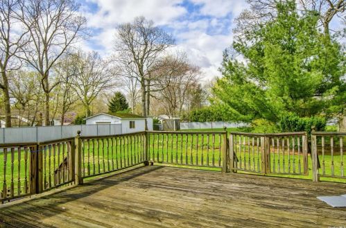 70 Tamarack St, Elwood NY  11731-4629 exterior