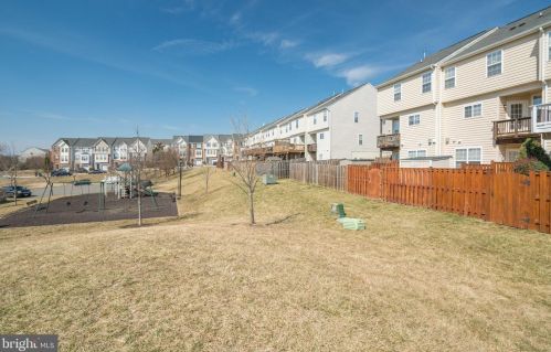 533 Legrace Ter, Leesburg VA  20176-1835 exterior