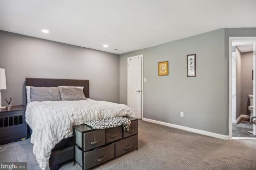 1502 Deer Point Way, Herndon VA  20194-1584 exterior