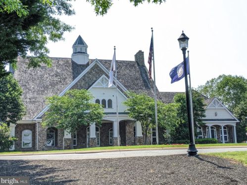 5936 Amber Ridge Rd, Haymarket VA  20169-2620 exterior