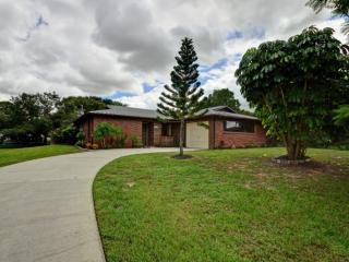 1212 Seahouse St, Sebastian, FL 32958-5415