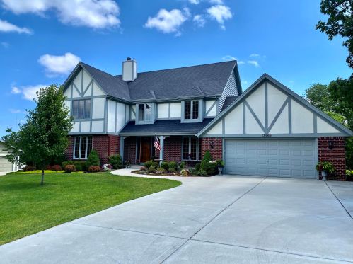 13965 Sun Valley Dr, Waukesha, WI 53151-6871