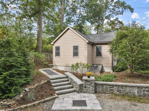 11 Oakdale Rd, Tompkins Corners, NY 10579-1523