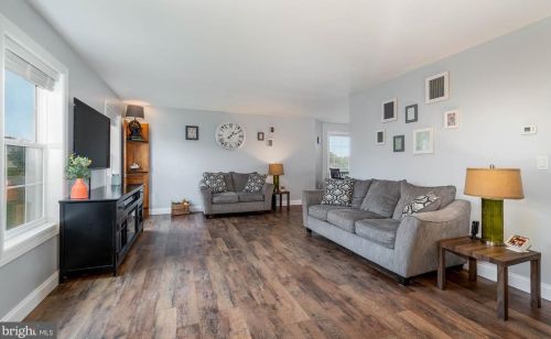 315 Riviera St, Mount Wolf, PA 17347-9217