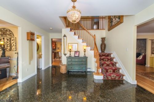 7 Stratford Way, Greystone Park, NJ 07950-1527