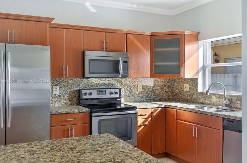 7090 5th Ave, Hialeah FL  33014-4952 exterior