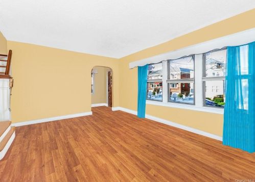 4043 Seton Ave, Bronx NY  10466-2332 exterior