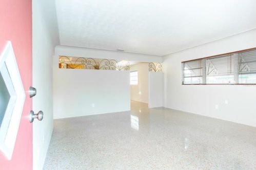 4601 1st Ave, Saint Petersburg, FL 33711-1003