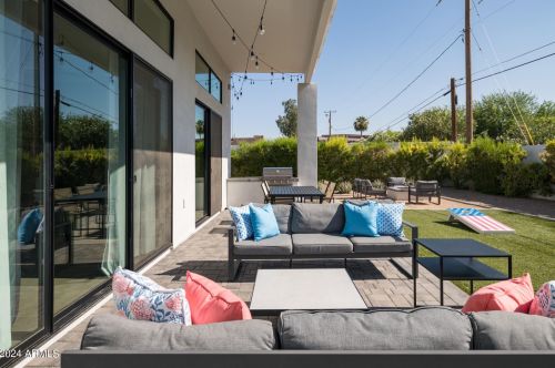 5036 Scottsdale Rd, Scottsdale AZ 85254-5161 exterior