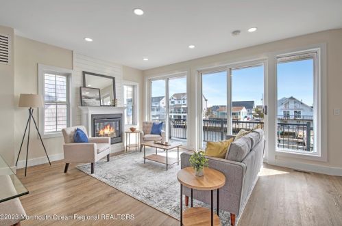 1217 Niihau Dr, Lacey NJ  08731-4702 exterior