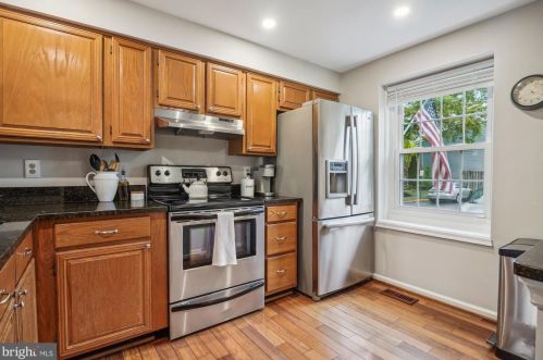 8518 Blue Rock Ln, Lorton VA  22079-3062 exterior