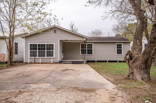 810 Johnson Ave, Palacios, TX 77465-4336