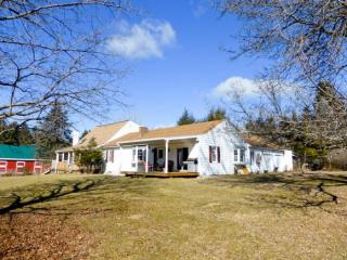 127 Ehrich Rd, North Shaftsbury, VT 05262-9244