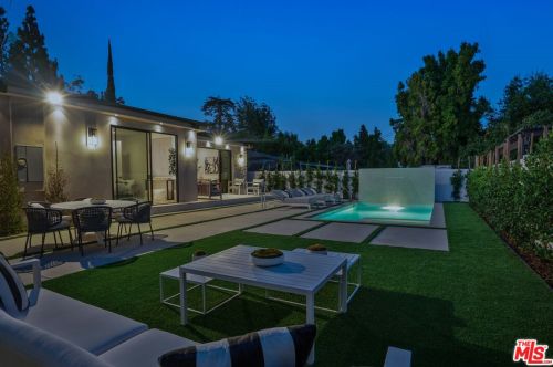 12600 Emelita St, North Hollywood CA  91607-1017 exterior