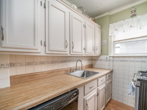 122 Clark St, New Bedford MA 02740-7023 exterior