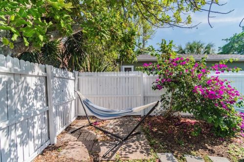 247 25 St, Saint Petersburg FL  33713-8734 exterior