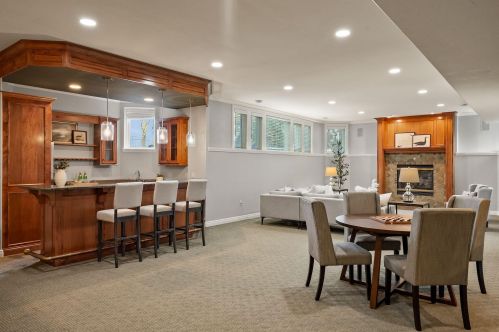 917 Evergreen Cir, Chenequa WI  53029-8636 exterior