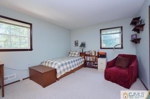 18 Hamilton Dr, East Brunswick NJ  08816-2709 exterior