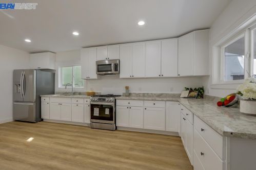 1802 88th Ave, Oakland CA  94621-1008 exterior