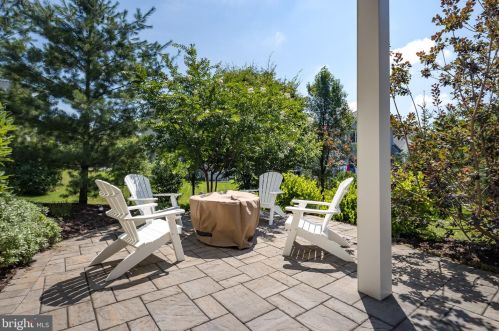 15909 Paynes Farm Dr, Haymarket VA  20169-8123 exterior