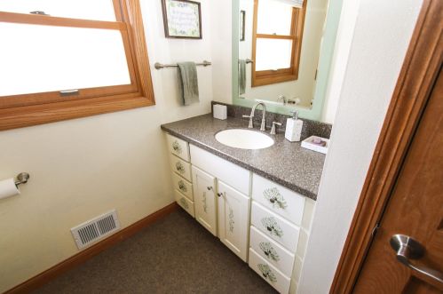 4946 Dean Rd, Milwaukee WI  53223-3124 exterior