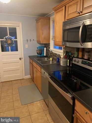 121 Hollywood Ave, Norristown PA  19403-1621 exterior