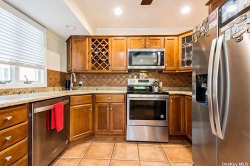 2493 7th Ave, Hempstead NY  11554-3325 exterior