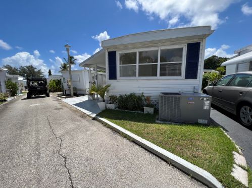 17 Bamboo Dr, Boynton Beach, FL 33435-7371