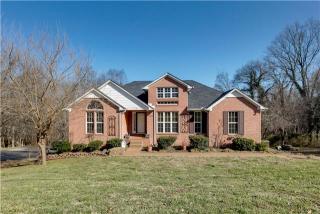 1103 Confederate Dr, Columbia, TN 38401-3557