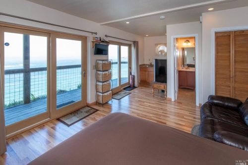 9500 Brewery Gulch Rd, Mendocino CA  95460-9016 exterior