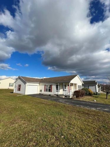 657 Winterthur Way, Easton PA  18040-7444 exterior